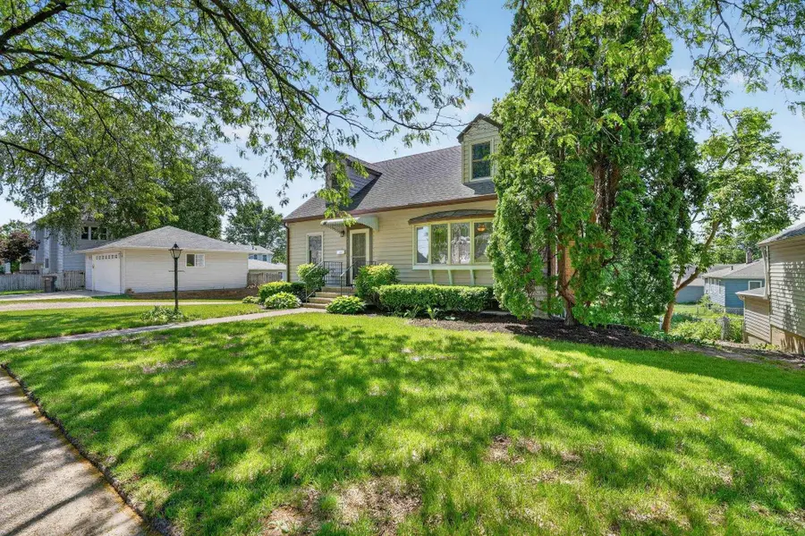 516 W 18th Street, Cedar Falls, IA 50613 - #3