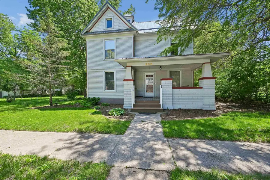 208 SE 4th Avenue, Waverly, IA 50677 - #2