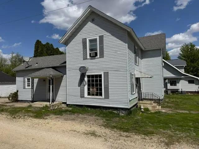 125 W Jackson Street, Winthrop, IA 50682 - #2