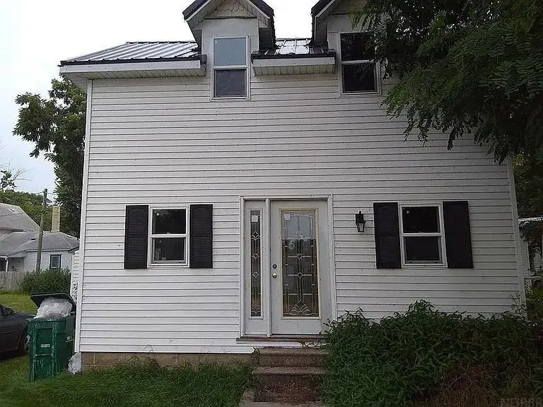 310 1st St W, Independence, IA 50644 - #1