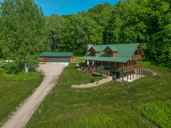 1934 Old Mission Drive, Harpers Ferry, IA 52146