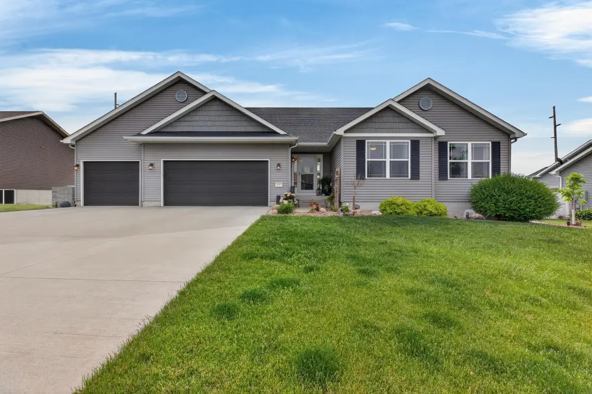 4817 Yellowstone Drive, Waterloo, IA 50701 - #1