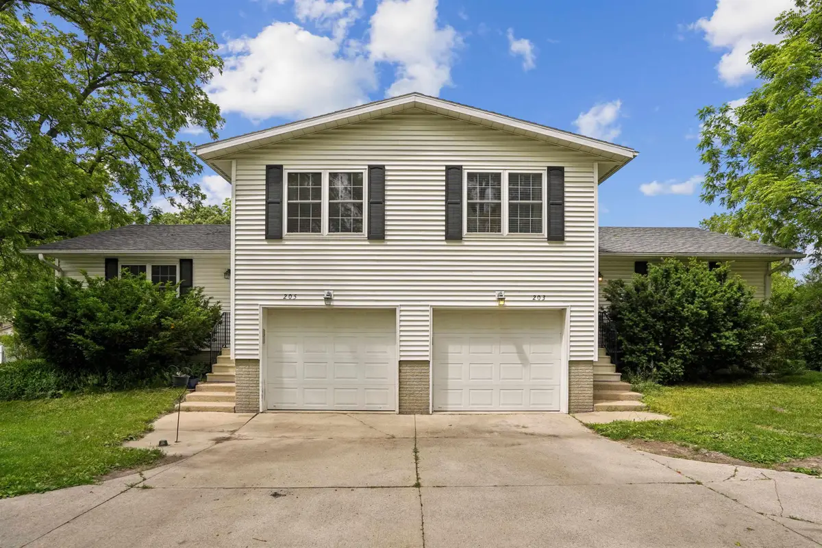 203-205 N Hackett Road, Waterloo, IA 50701 - #1