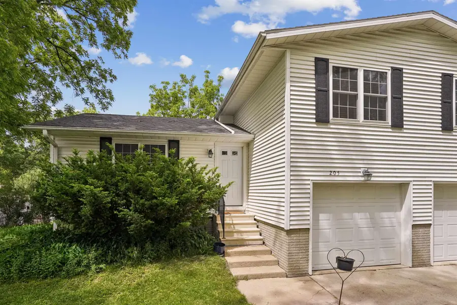 203-205 N Hackett Road, Waterloo, IA 50701 - #3