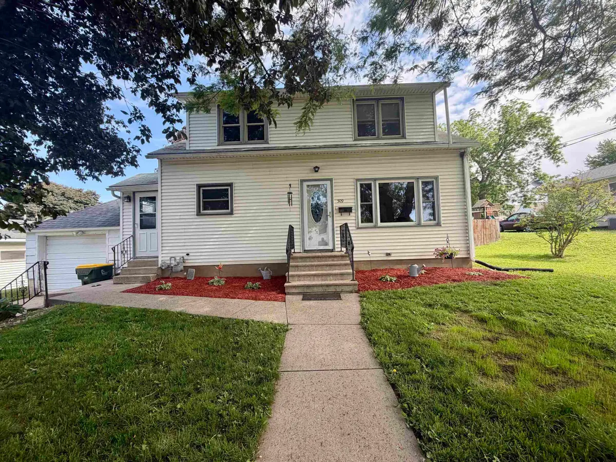 509 SW 2nd Avenue, Waukon, IA 52172 - #1