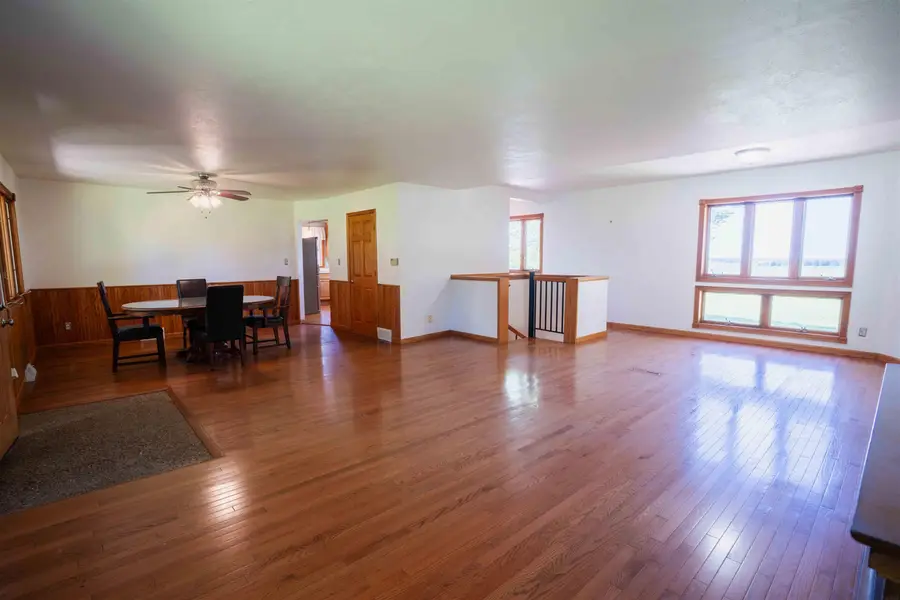 1229 W Mt. Vernon Road, Waterloo, IA 50703 - #2