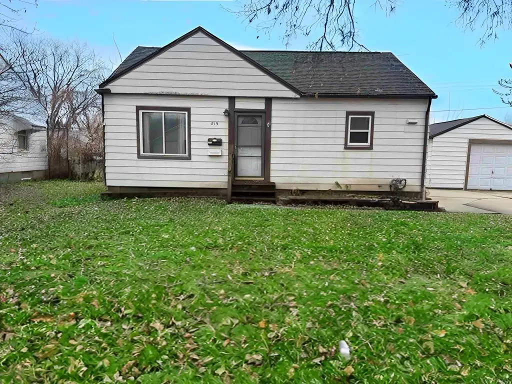 819 Hanna Boulevard, Waterloo, IA 50701 - #1