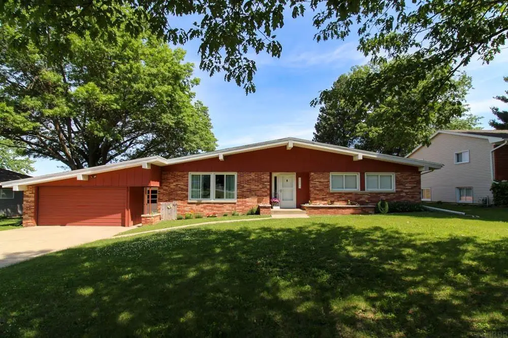 1205 E Avenue, Grundy Center, IA 50638 - #1