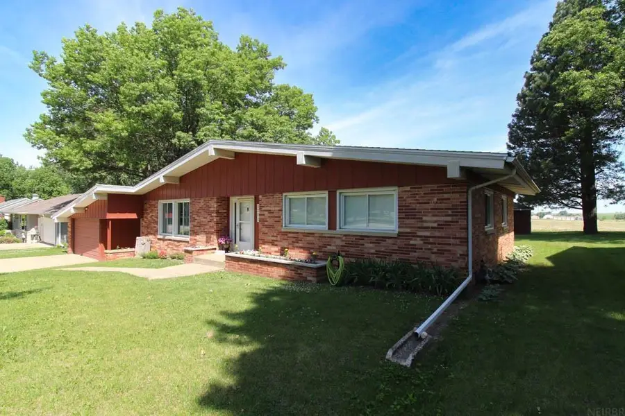 1205 E Avenue, Grundy Center, IA 50638 - #2