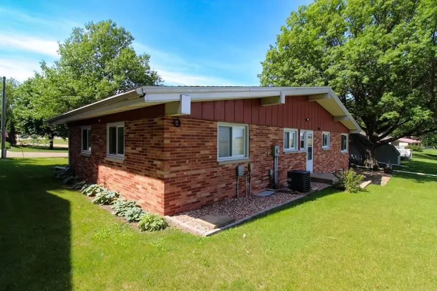 1205 E Avenue, Grundy Center, IA 50638 - #3
