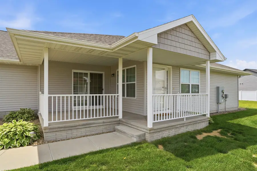 904 NE Cresent View Drive, Cedar Rapids, IA 52402 - #3