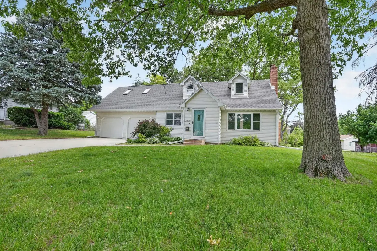2509 Edgemont Avenue, Waterloo, IA 50702 - #1