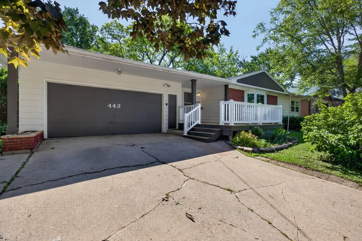 443 S Hackett Road, Waterloo, IA 50701 - #1