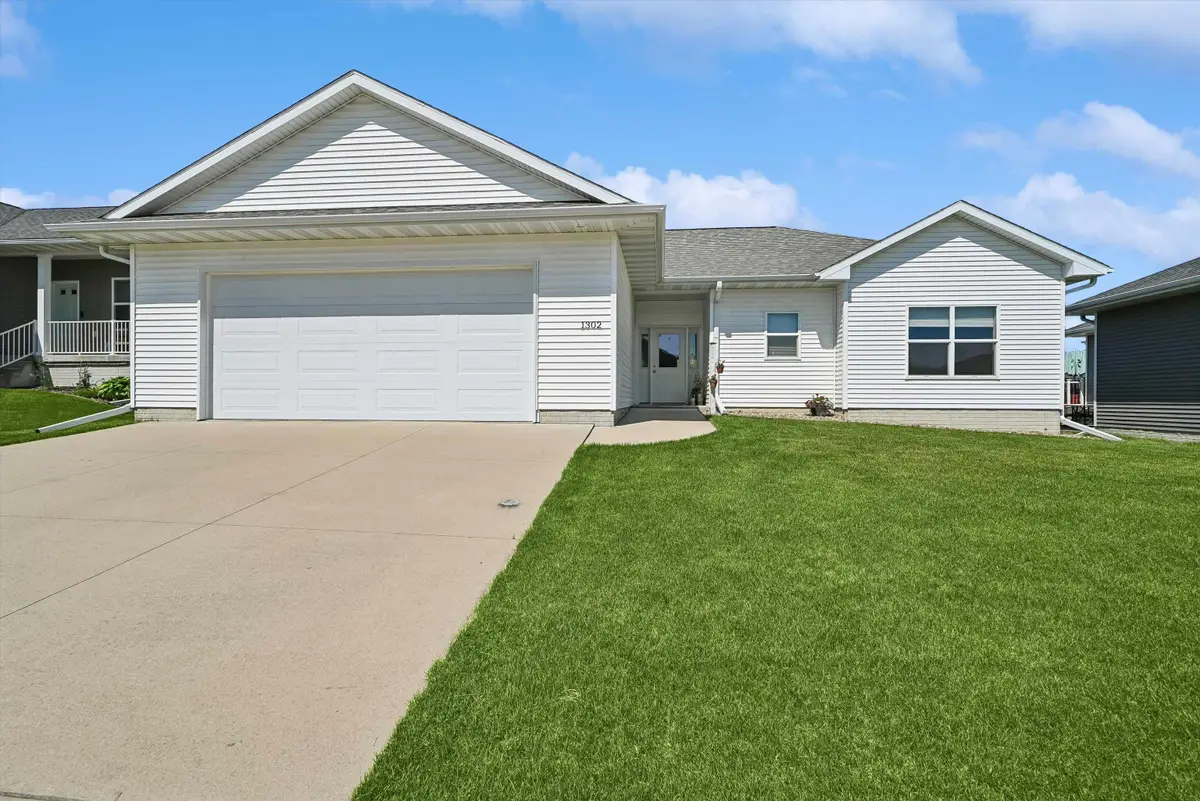 1302 SE 1st Street, Waverly, IA 50677 - #1