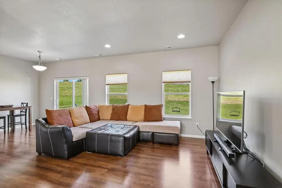 1302 SE 1st Street, Waverly, IA 50677 - #3