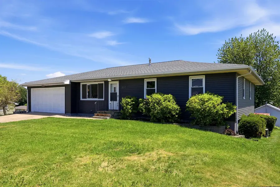 302 Dickens Street, Parkersburg, IA 50665 - #2