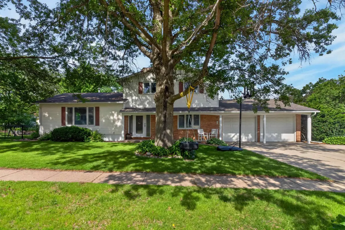1207 Clark, Cedar Falls, IA 50613 - #1