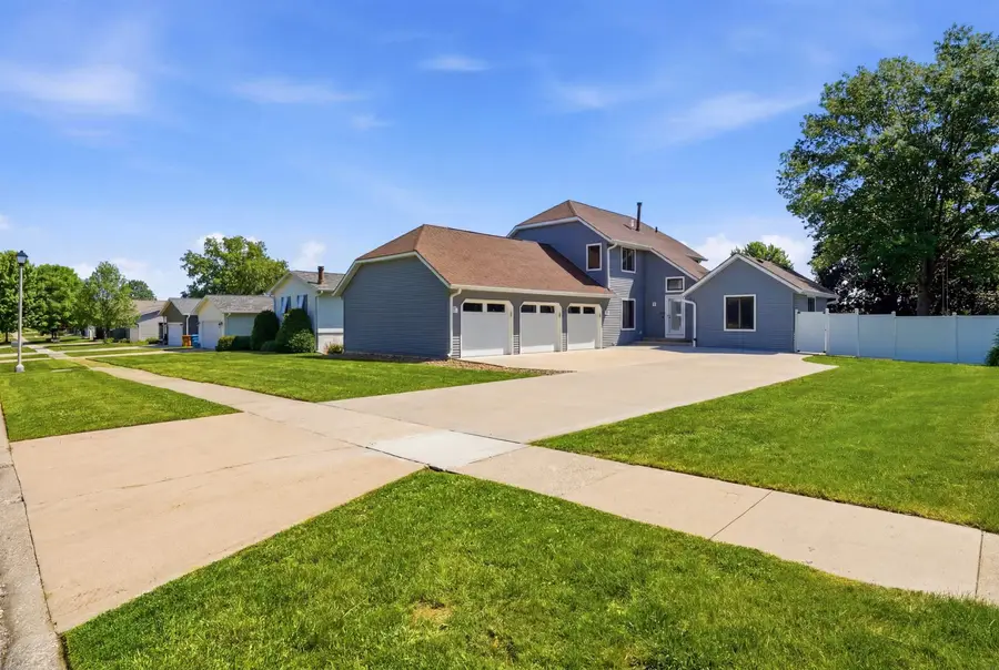 905 Nancy Road, Waterloo, IA 50702 - #3