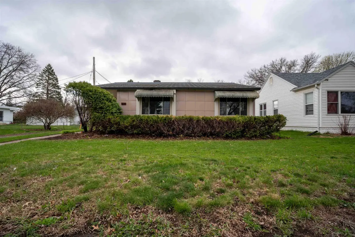 220 Forest Avenue, Waterloo, IA 50702 - #1