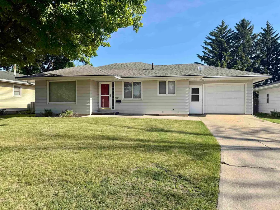 1107 4th Avenue, Ackley, IA 50601 - #2