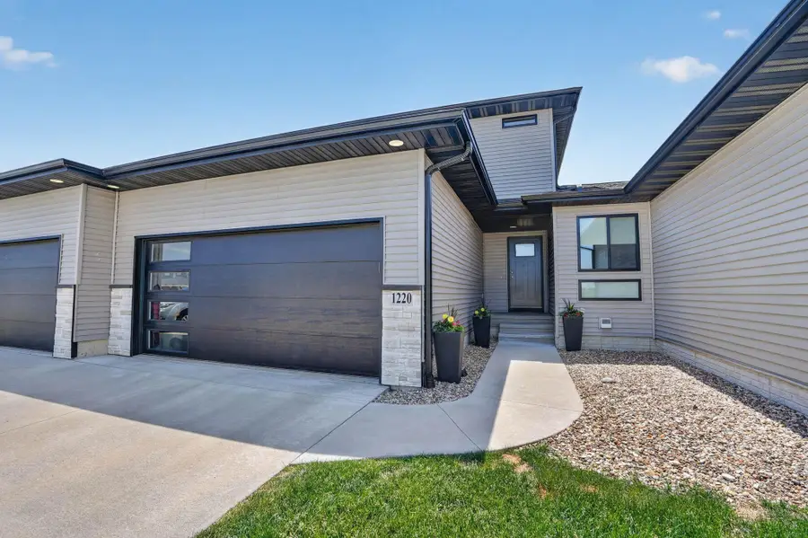 1220 Loren Drive, Cedar Falls, IA 50613 - #2