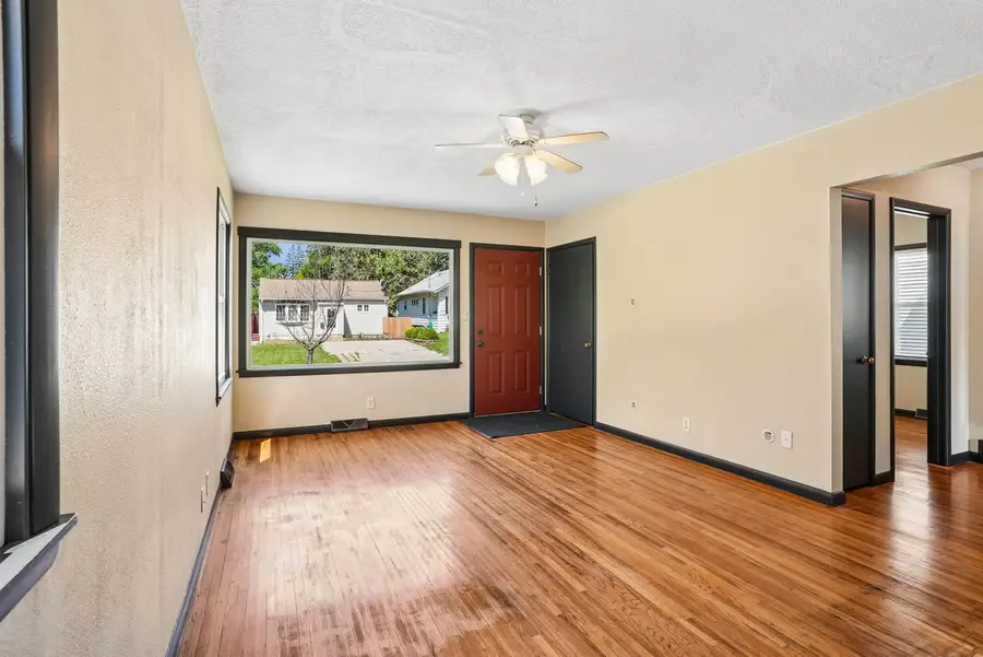 519 Kirkwood Avenue, Waterloo, IA 50701 - #3