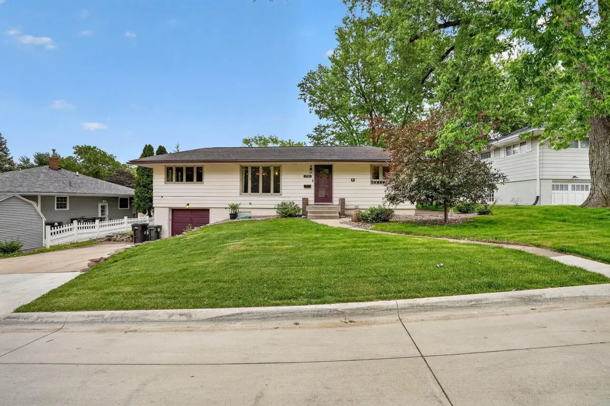 1720 Belle Avenue, Cedar Falls, IA 50613 - #1