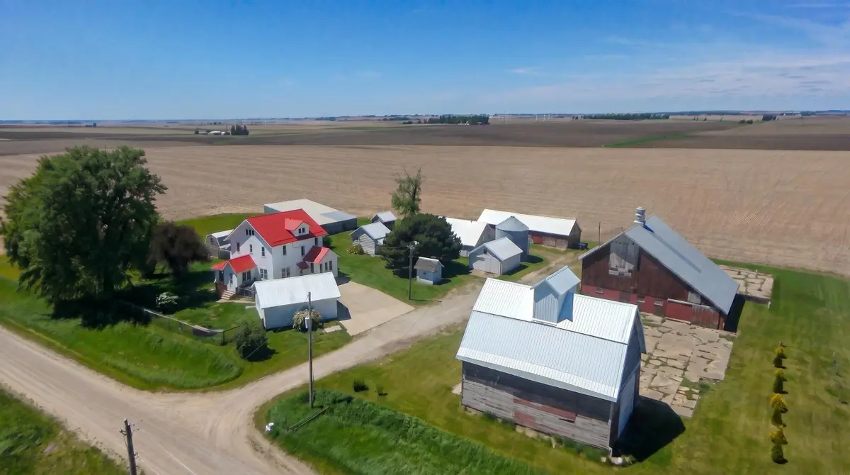 1542 V Avenue, Dysart, IA 52224 - #1