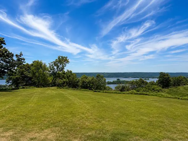137 Royal Oaks Court, Guttenberg, IA 52052