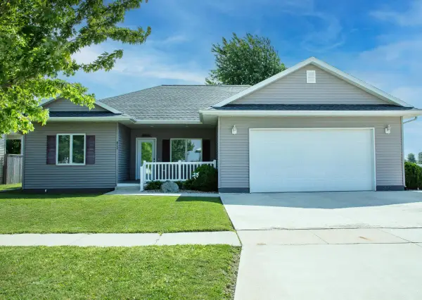 812 4th Street, Parkersburg, IA 50665