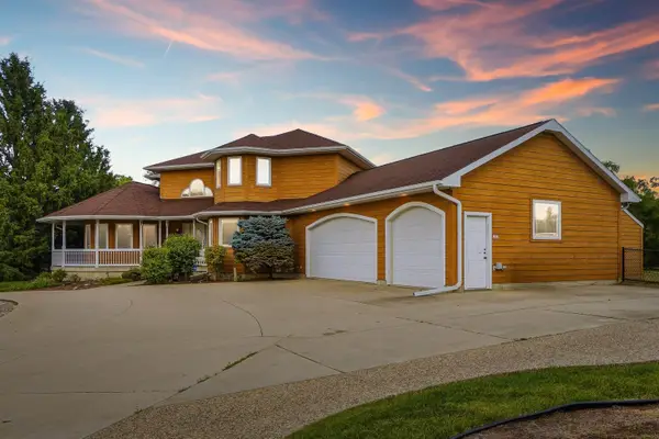 709 Lake Ridge Drive, Cedar Falls, IA 50613