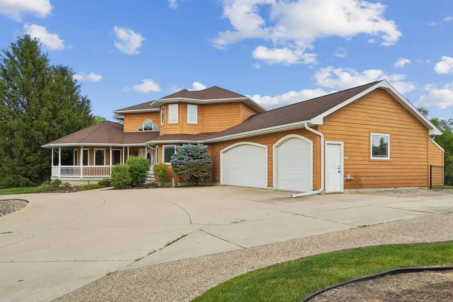 709 Lake Ridge Drive, Cedar Falls, IA 50613 - #2