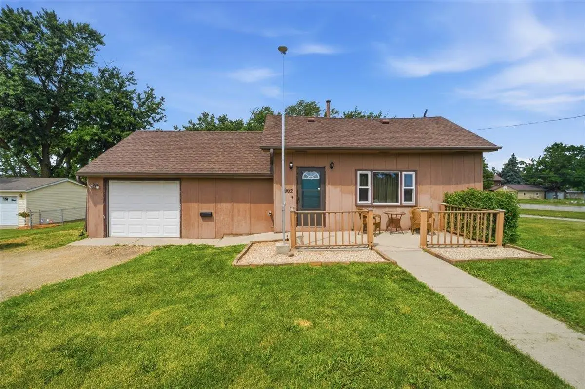 1902 12th Street, Eldora, IA 50627 - #1