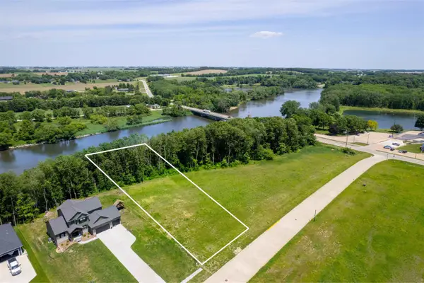 118 Deerfield Circle, Waverly, IA 50677