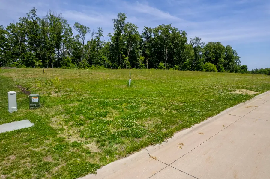 118 Deerfield Circle, Waverly, IA 50677 - #2