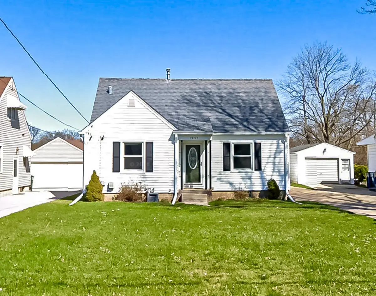 1937 W 7th Street, Waterloo, IA 50702 - #1