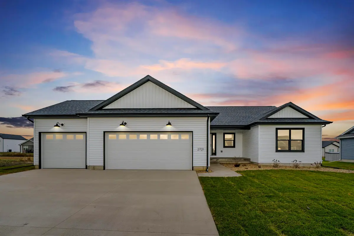2807 Autumn Woods Drive, Cedar Falls, IA 50613 - #1