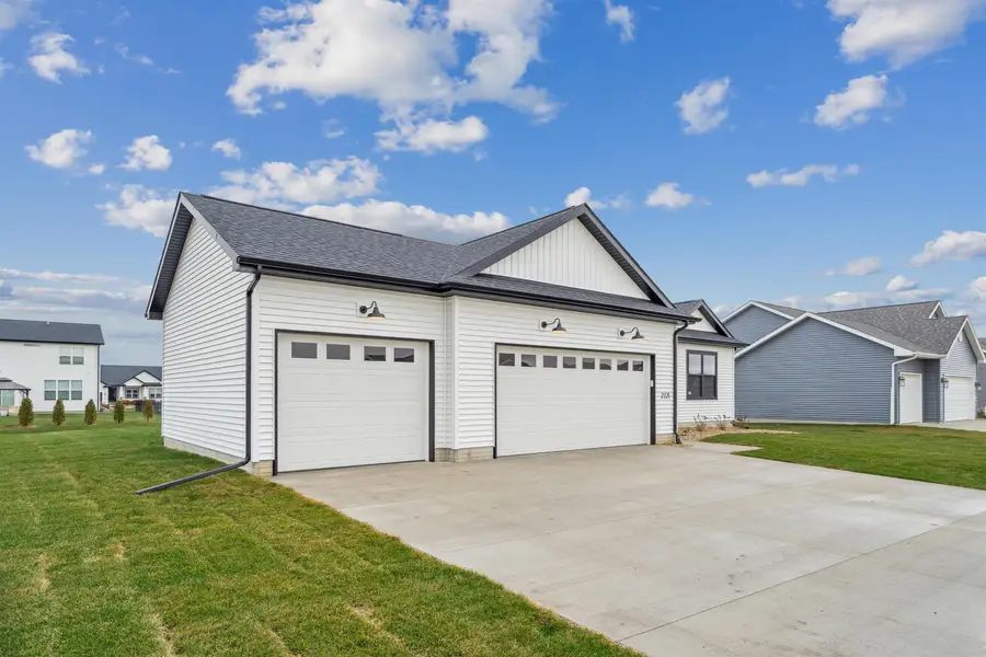 2807 Autumn Woods Drive, Cedar Falls, IA 50613 - #3