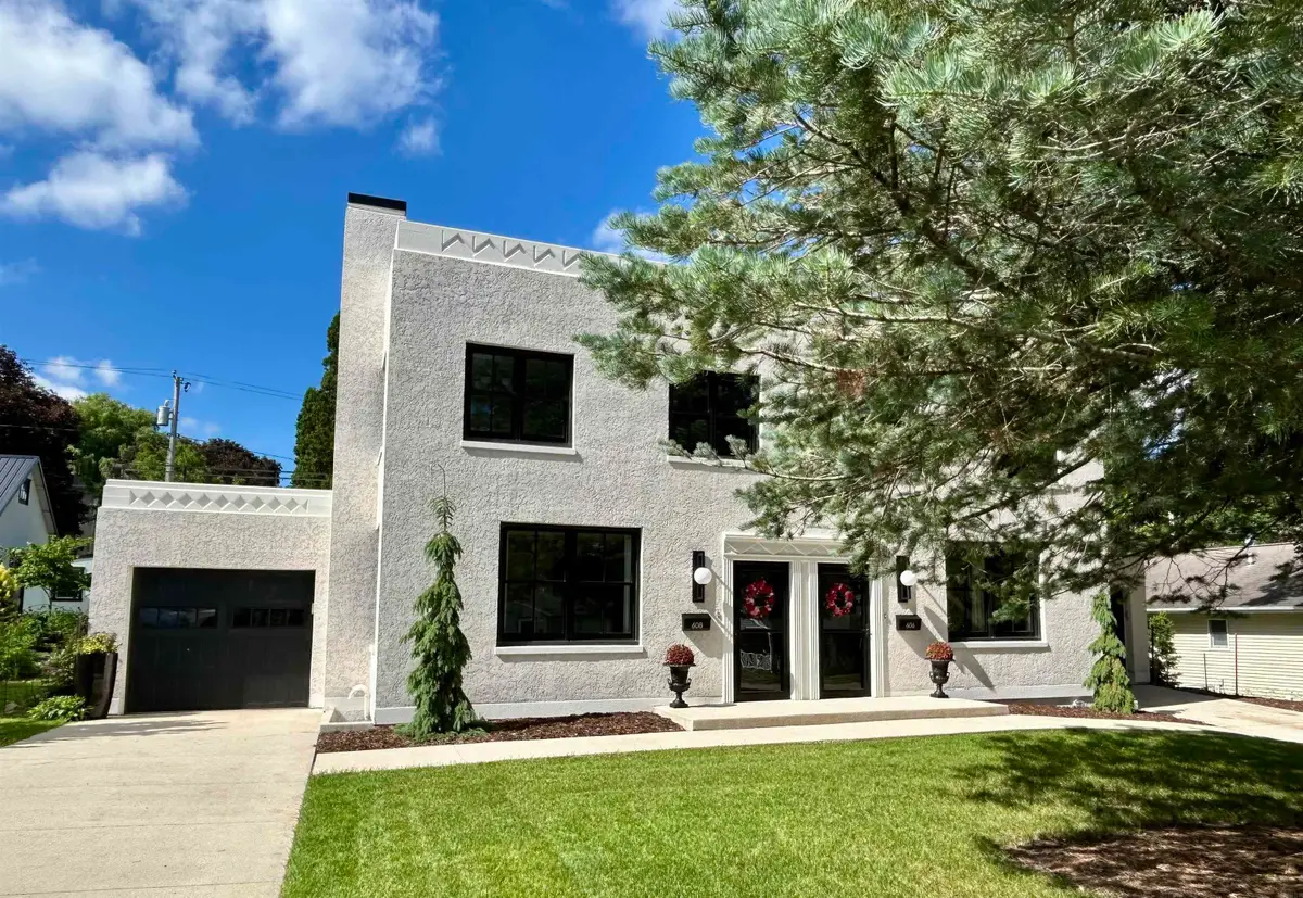 606 & 608 Vernon Street, Decorah, IA 52101 - #1