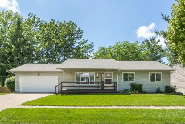 711 Hearthside Drive, Cedar Falls, IA 50613