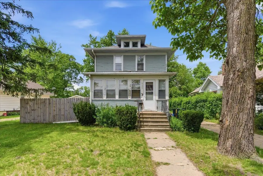 2227 E 4th Street, Waterloo, IA 50703 - #3