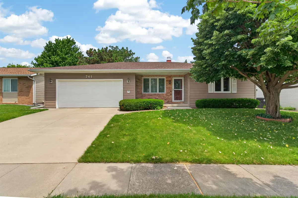 741 Wildwood Road, Waterloo, IA 50701 - #1