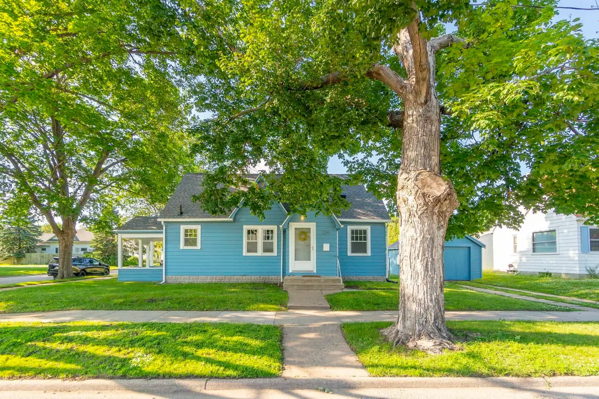 224 Kern Street, Waterloo, IA 50703 - #1