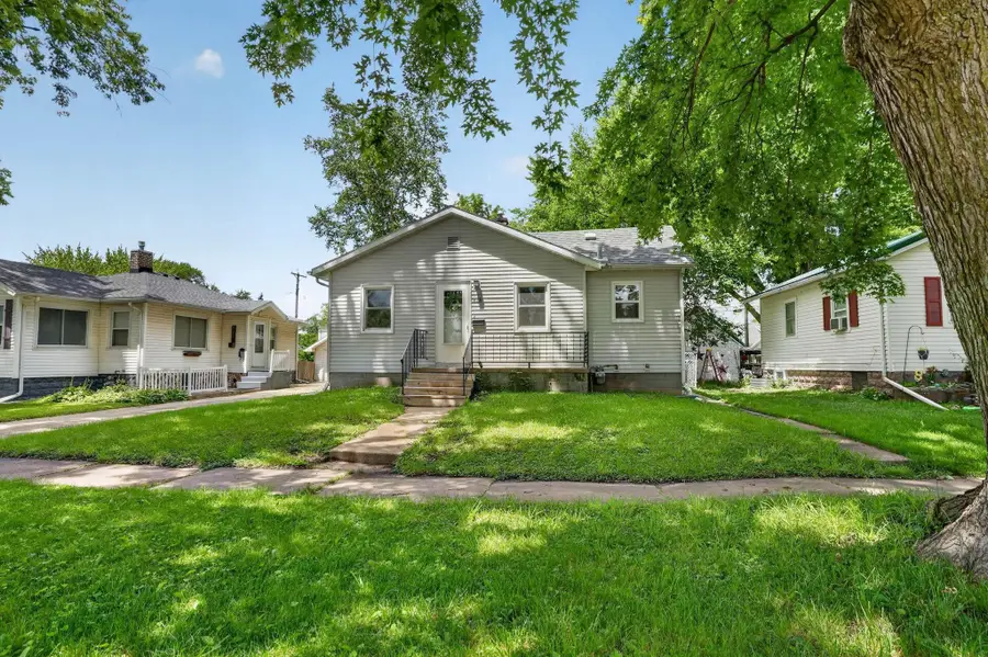 818 Home Park Boulevard, Waterloo, IA 50701 - #2