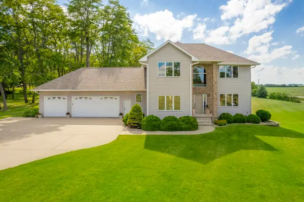 1152 Lakeview Drive, Buckingham, IA 50612
