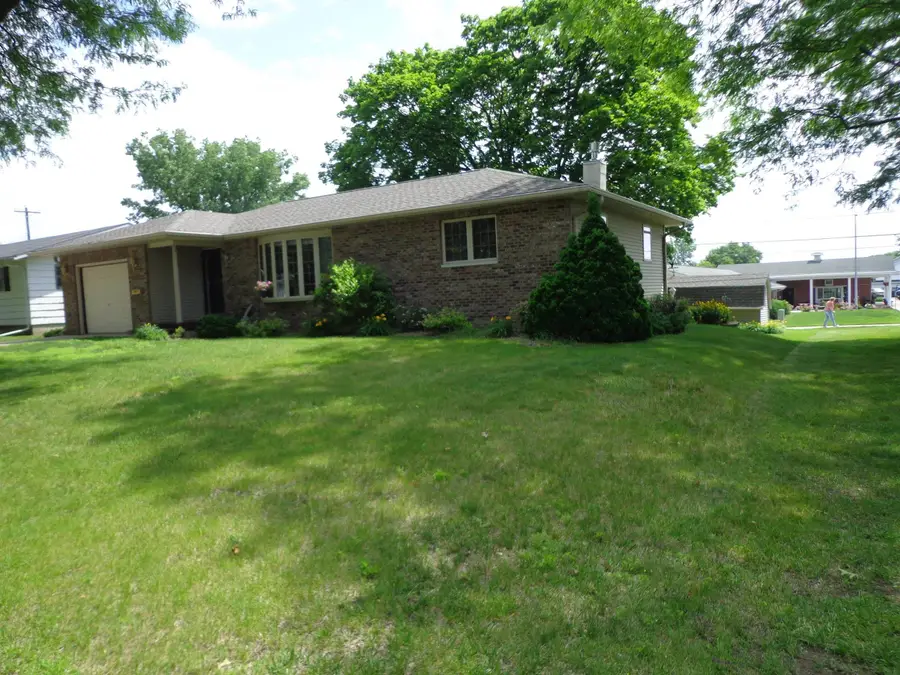 306 NE 16th Avenue, Independence, IA 50644 - #2