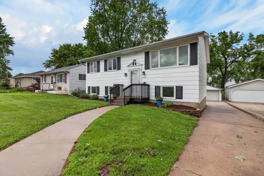 1123 W 9th Street, Cedar Falls, IA 50613 - #2