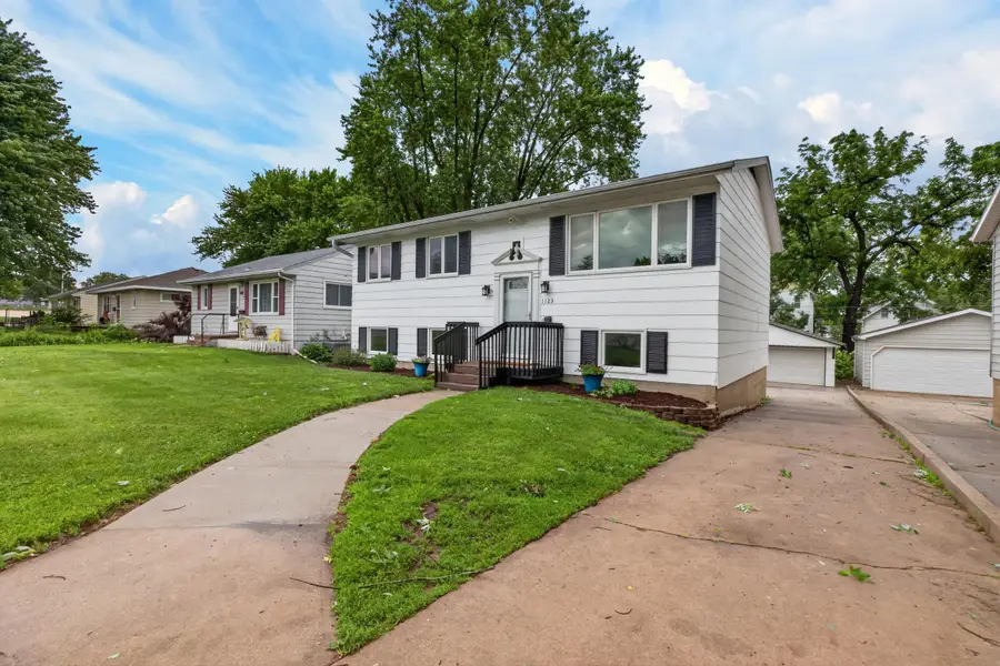1123 W 9th Street, Cedar Falls, IA 50613 - #3