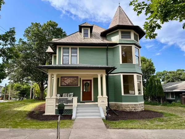 512 W Broadway Street, Decorah, IA 52101
