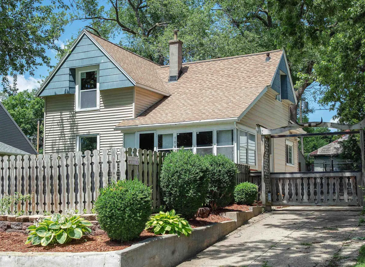 1043 Independence Avenue, Waterloo, IA 50703 - #1